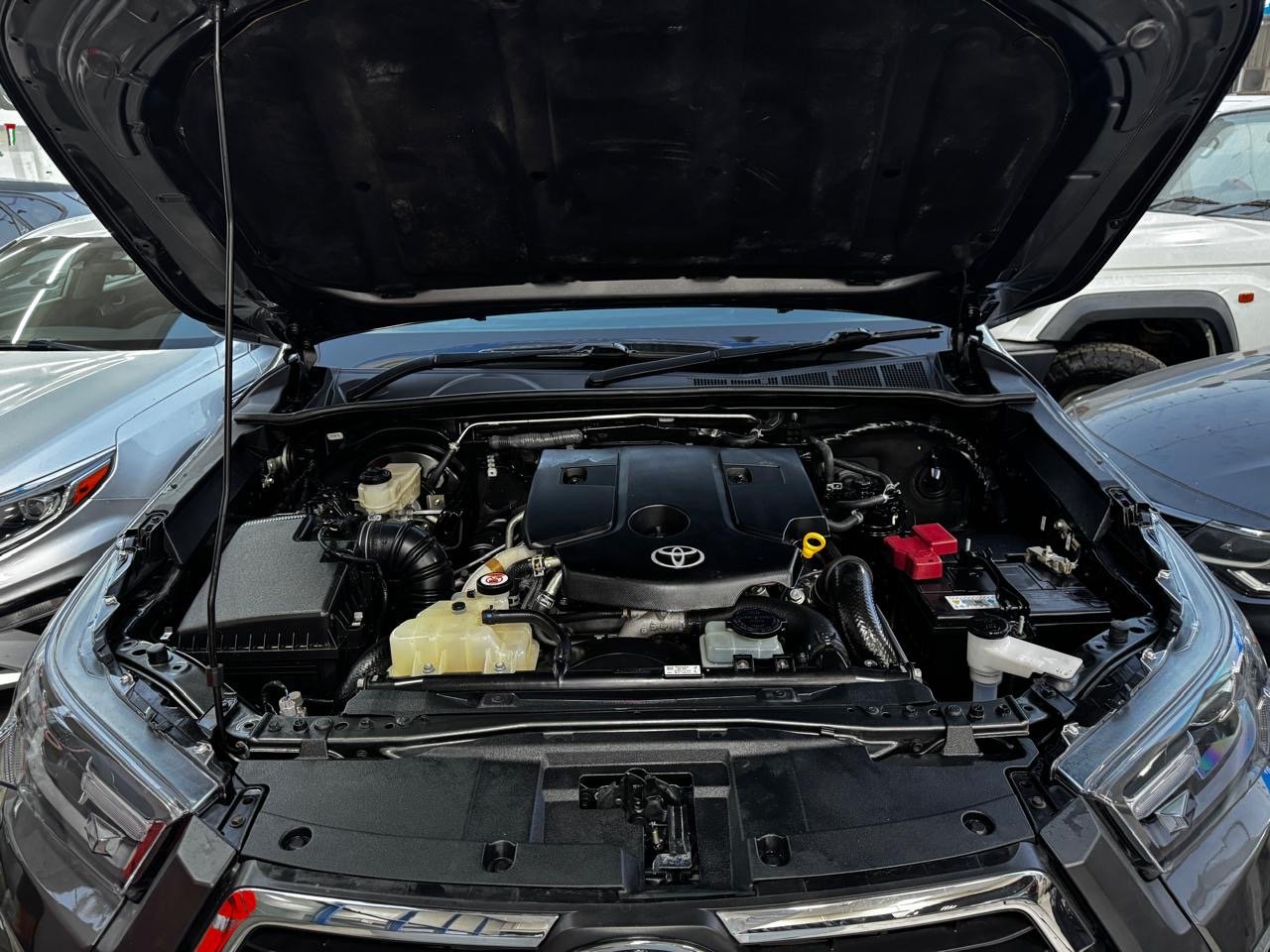 Toyota Hilux SR5 2023 Key Start Grey image
